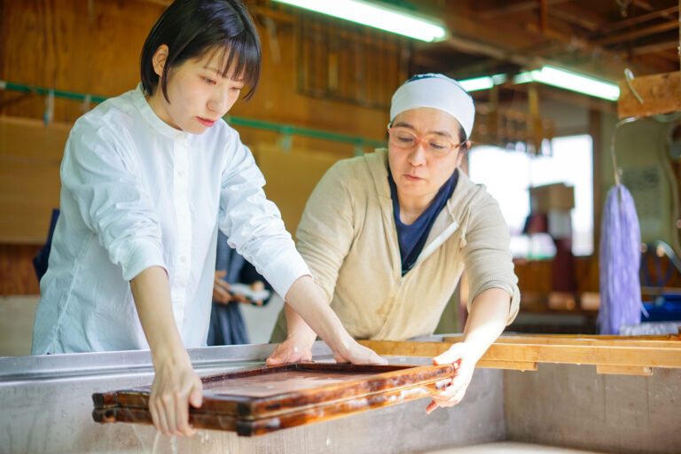 おぐに和紙の工房見学＆紙漉き体験