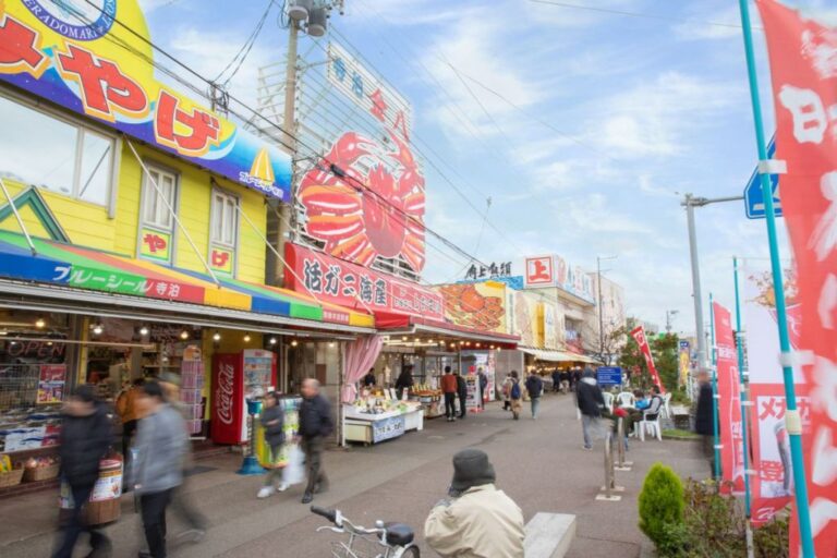 魚の市場通りと、トキの観察や四季折々の花々を楽しむ自然満喫コース